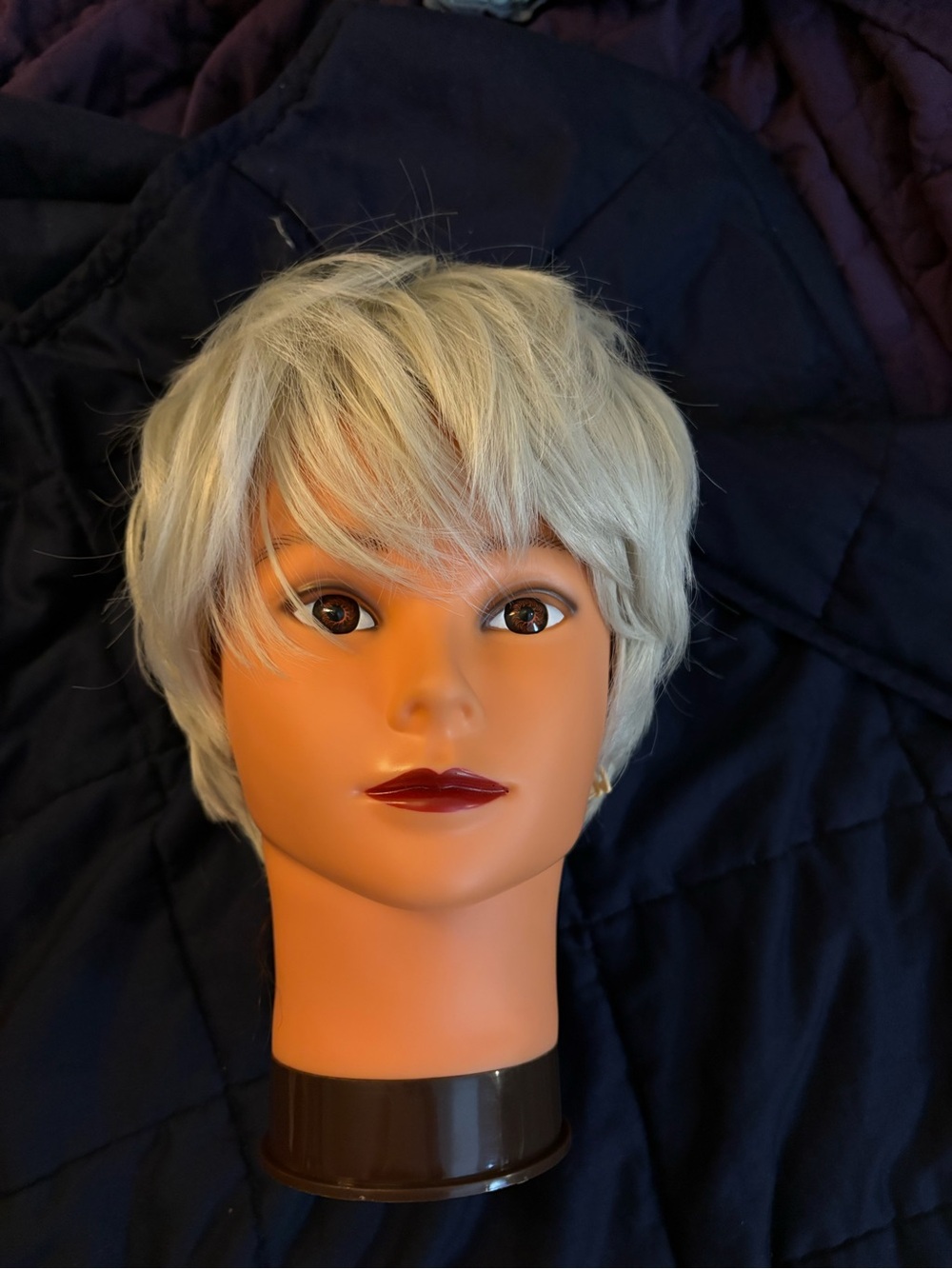 Short Layered Women's Wig in Light Silver Gray - Unbranded